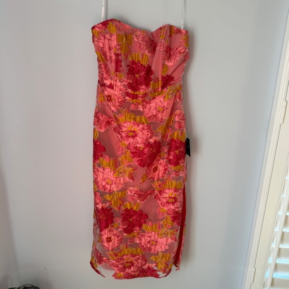 NWT Lulu’s Upgraded Event Pink Jacquard Strapless Bustier Midi Dress Size Medium - Picture 2 of 16